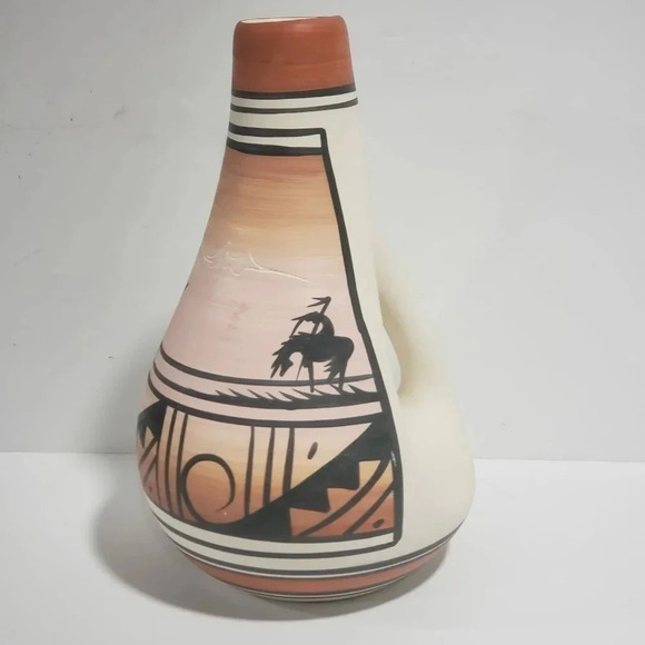 VTG Jaylee Dine Navajo Hand Painted Native  American Pottery Vase/Jug. - Picture 1 of 8
